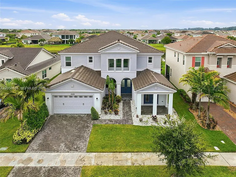 15239 Goldfinch Cir — Photo 43