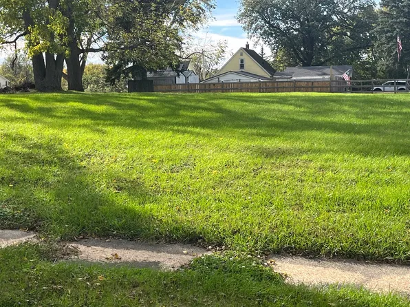 1302 W 2nd St, Kewanee, IL 61443
