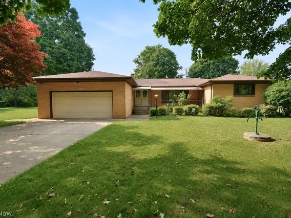 4734 Lockwood Rd, North Perry, OH 44081