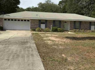 5762 Sunview Dr, Milton, FL 32570