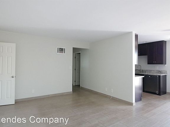 3rd image of 3120 Grape St APT 1
