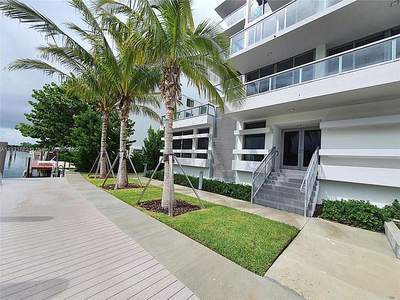 2nd image of 9521 E Bay Harbor Dr #Penthouse 05