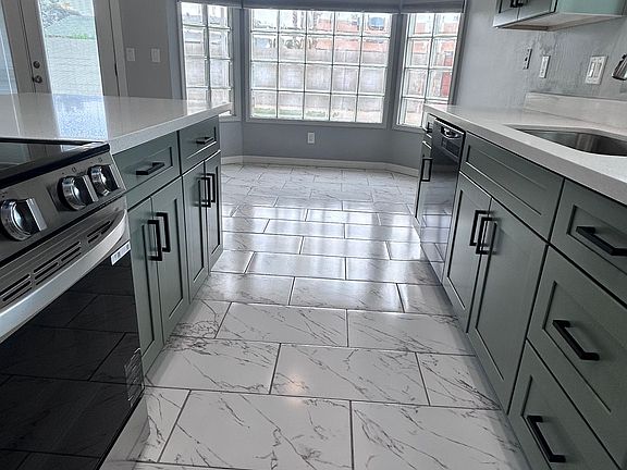 2nd image of 727 W Rosal Pl