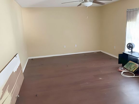 5th image of 692 Largo Ln