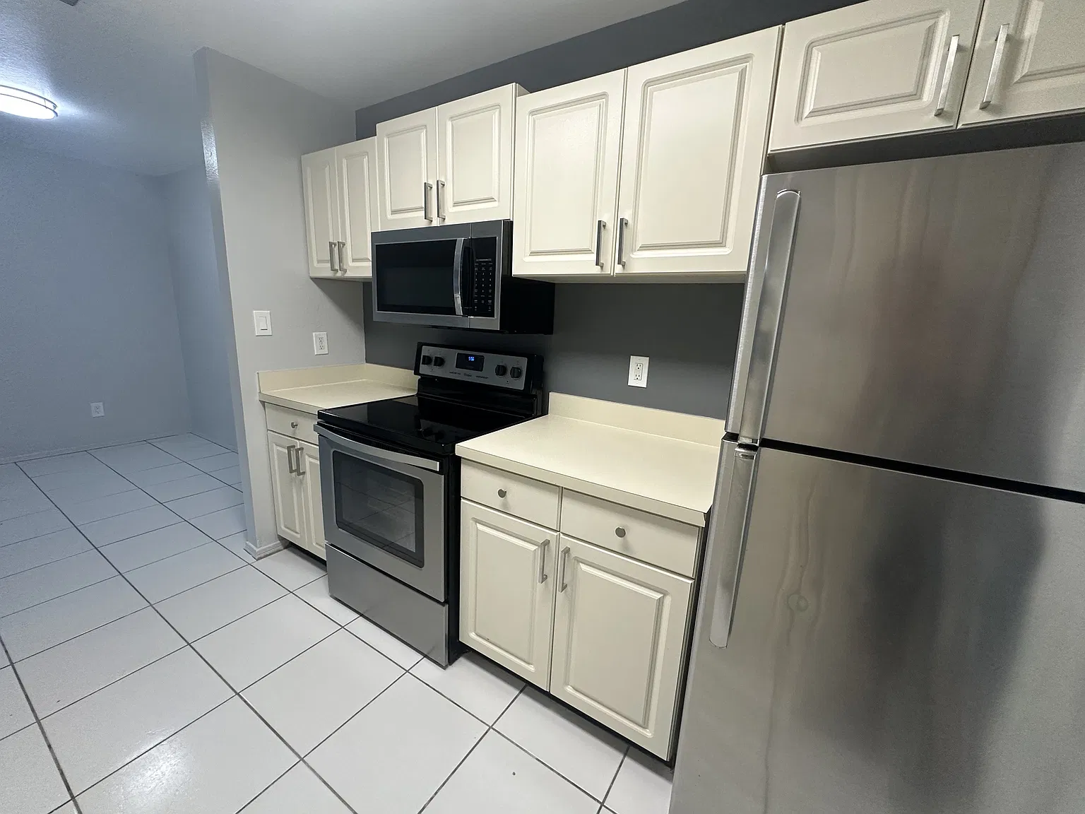 2 bed, 890 sqft, $1,675 — Photo 3