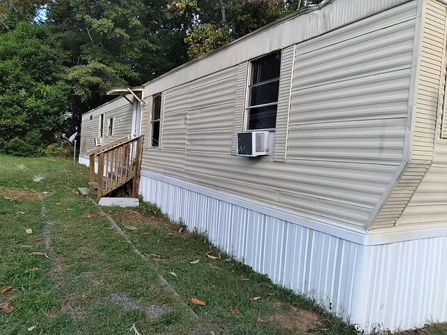 3 bed, 960 sqft, $1,300 — Photo 2