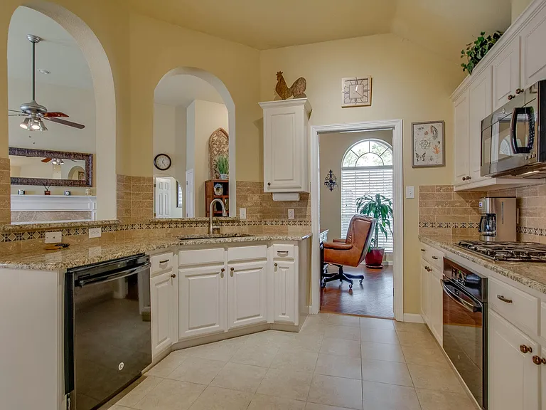 4043 Midrose Trl — Photo 11