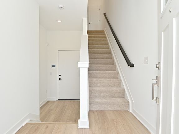 3rd image of 2442 Winthrop Ave