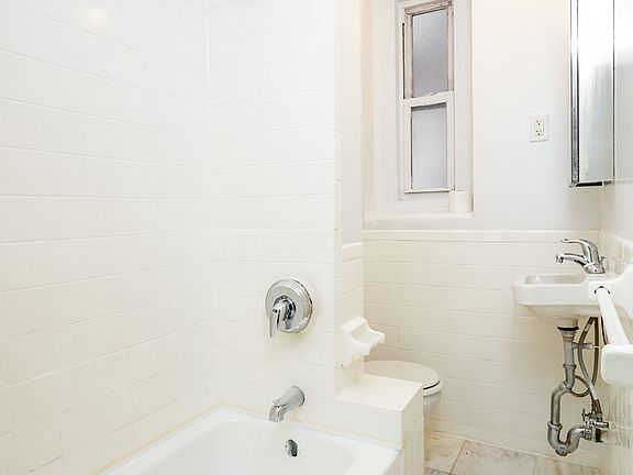 5th image of 83 Macdougal St APT 4