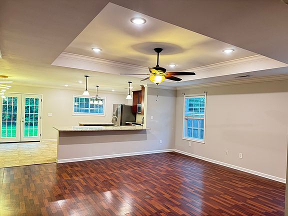 3rd image of 205 Laramie Cir NW