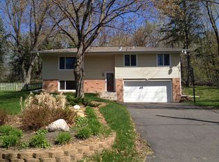 110 Pineview Ln N, Plymouth, MN 55441