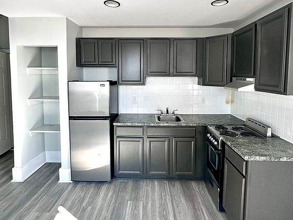 3rd image of 50 Franklin St APT 1021