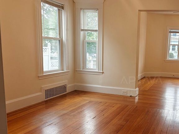 4th image of 587 Riverside Ave #5