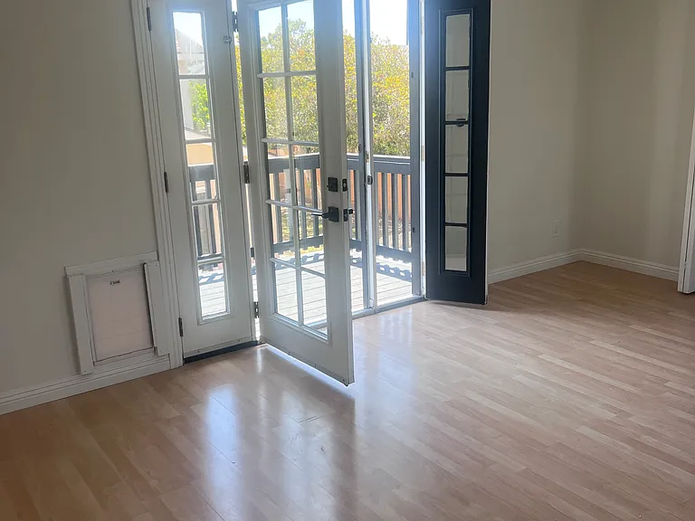352 Portland Cir — Photo 3