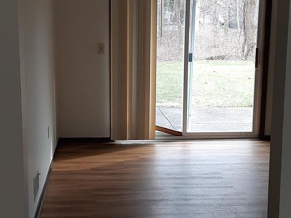 5th image of 3964 Welcker Dr NE