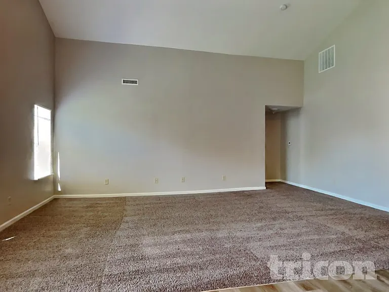 817 Blue Ash Trl — Photo 3