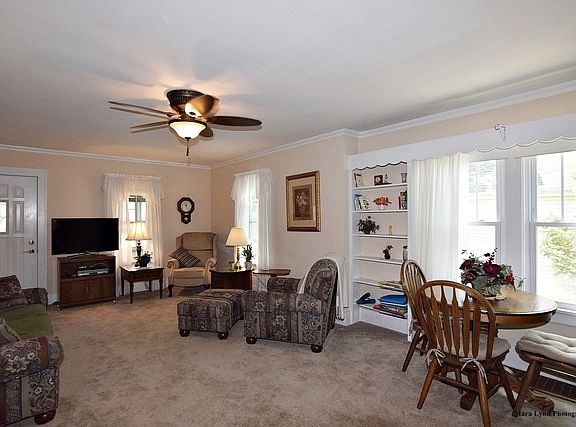 5th image of 212 N Elmwood Dr