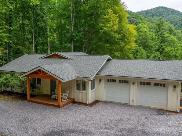 56 Babbling Brook Dr, Green Mountain, NC 28740