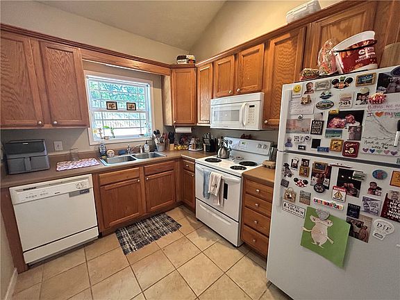 4th image of 391 Jack Hampton Dr