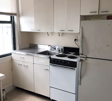 4th image of 322 Broadway