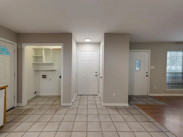 609 Houston St — Photo 8
