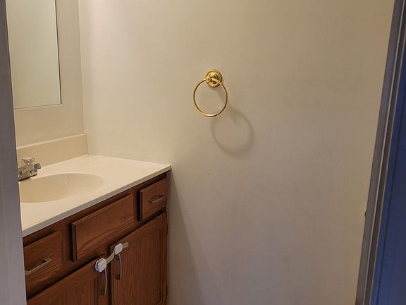 5th image of 2911 Harbor Dr