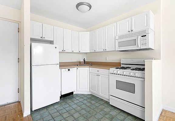 3rd image of 129 Boerum Pl APT 3E