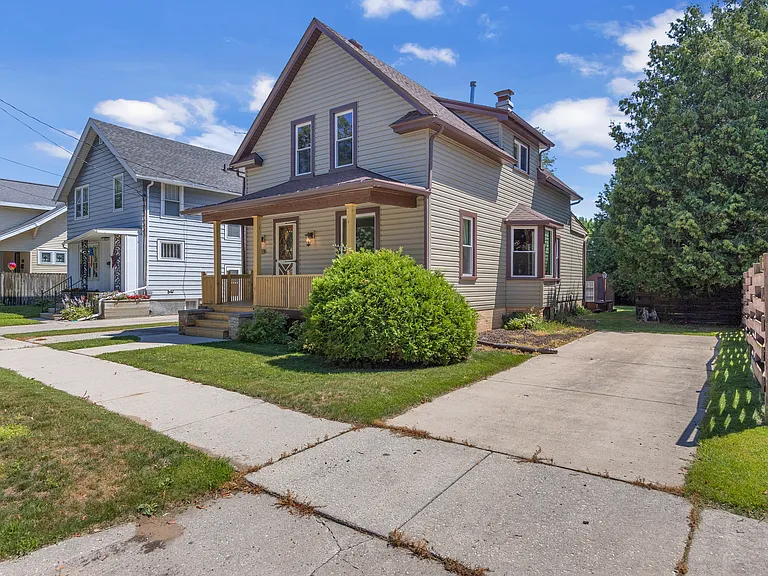 Extra off street parking - 2nd driveway