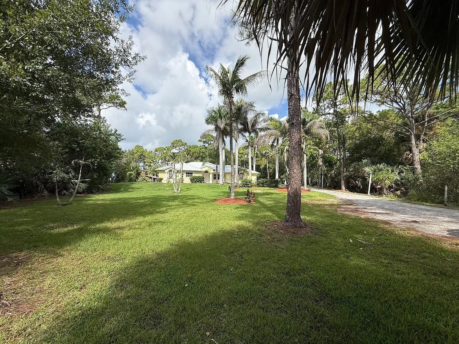 3 bed, 2.0 bath, 1601 sqft, $2,900 — Photo 3