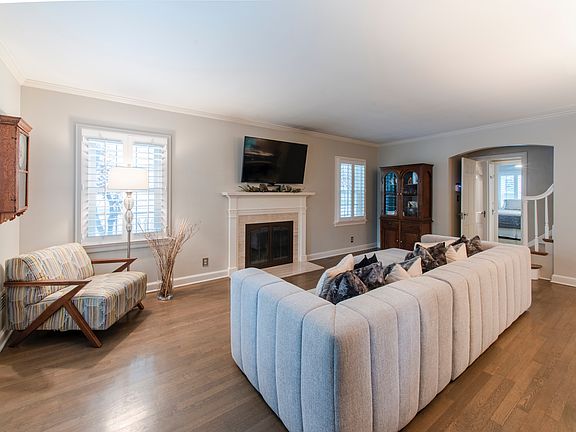 Living room w/ gas fireplace