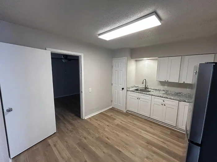 2 bed, 1.0 bath, 742 sqft, $1,100 — Photo 3