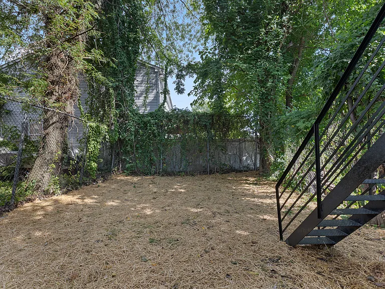 212 N Clinton Ave — Photo 22