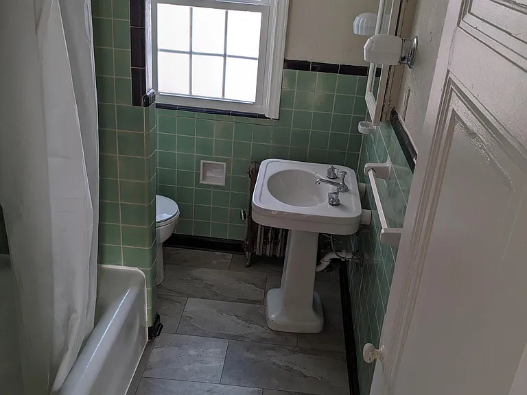 3701 Ingleside Rd #UPSTAIRS — Photo 10