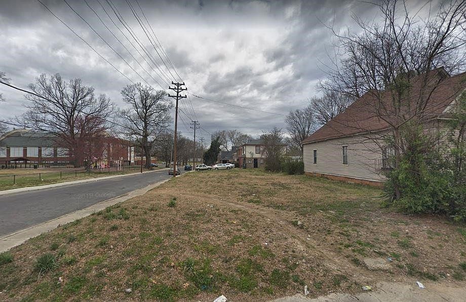 1st image of 258 Gaston Ave #6
