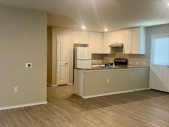 4th image of 13419 Ashworth Blvd