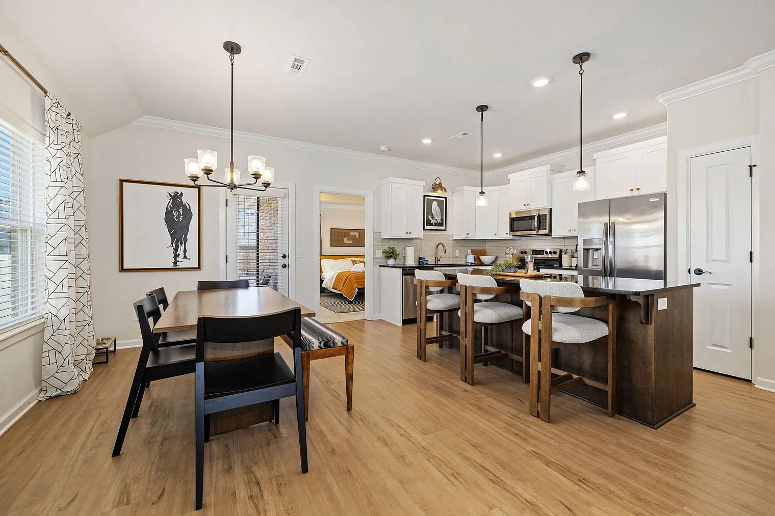 3 bed, 2.0 bath, 1431 sqft, $5,122 — Photo 3