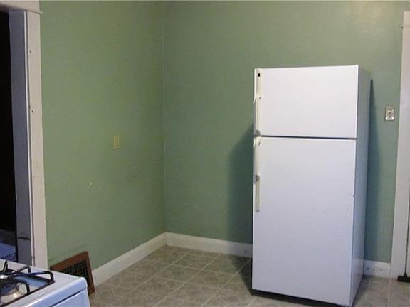 4th image of 490 W New York Ave