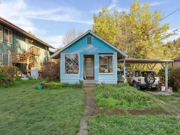 740 E 3rd St, Coquille, OR 97423