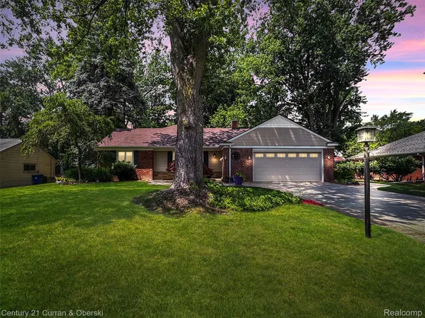 2210 Lancaster Rd, Bloomfield Hills, MI 48302