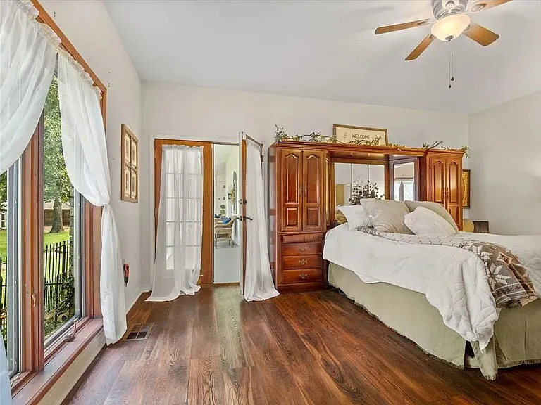 219 Shoreline Rd — Photo 34