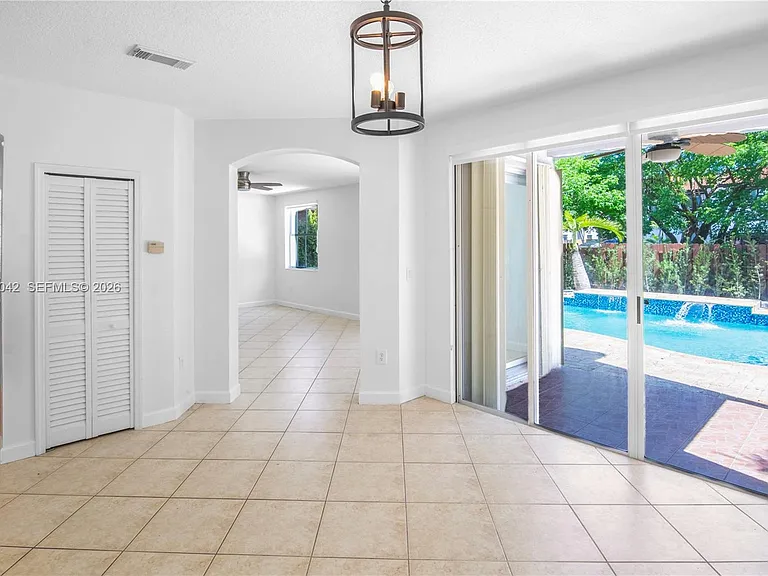 16001 SW 43rd Ter #16001 — Photo 7