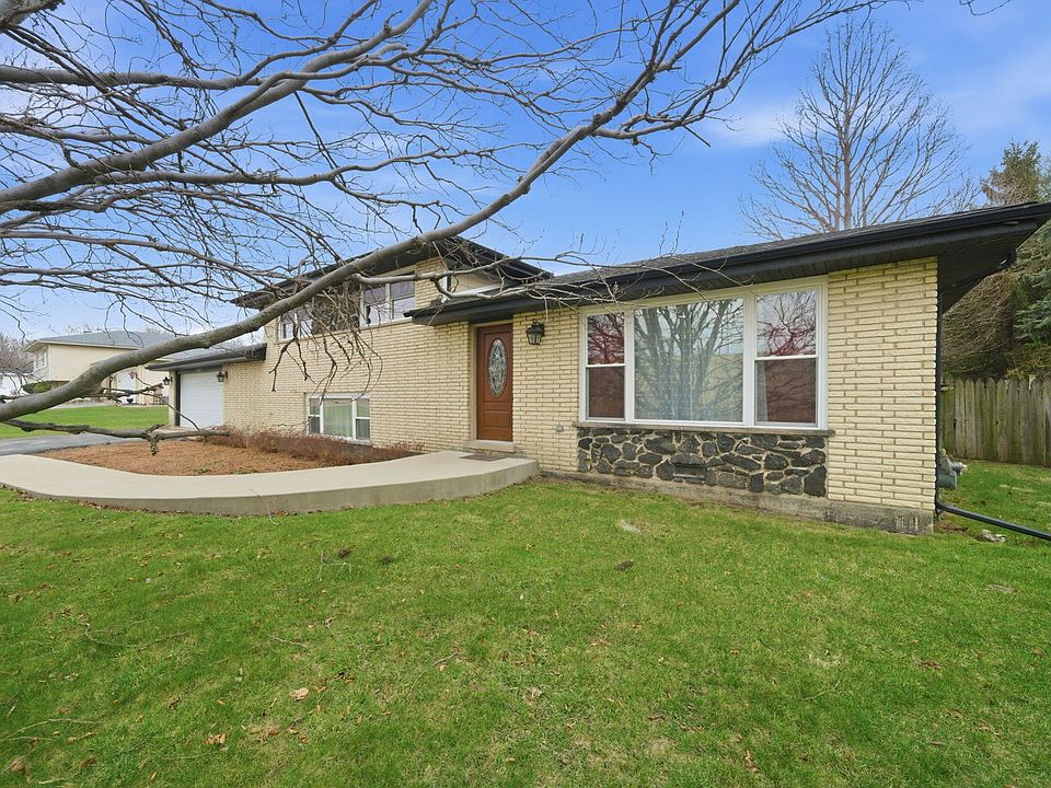 2nd image of 20W309 S Frontage Rd