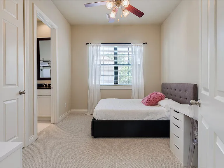 1716 Edwards St — Photo 31