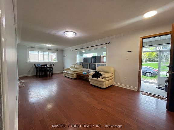 2nd image of 10 Heather Rd