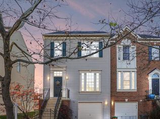 42973 Golf View Dr, Chantilly, VA 20152
