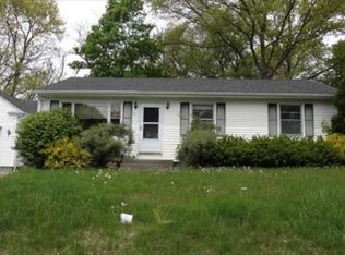 52 Russell Dr, Tiverton, RI 02878