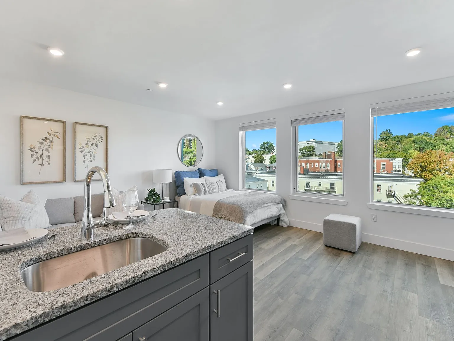 585 ESSEX STREET — Photo 3