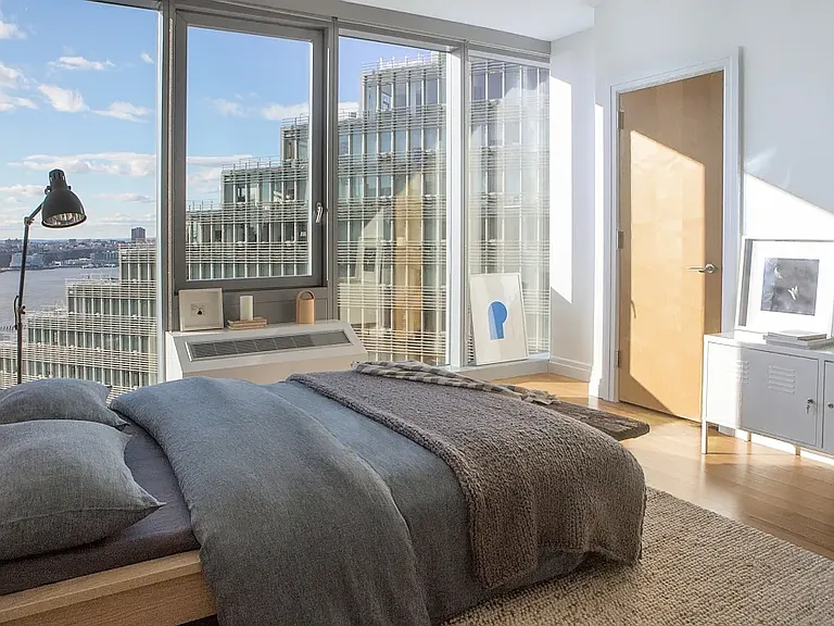 550 W 54th St #1402 — Photo 2