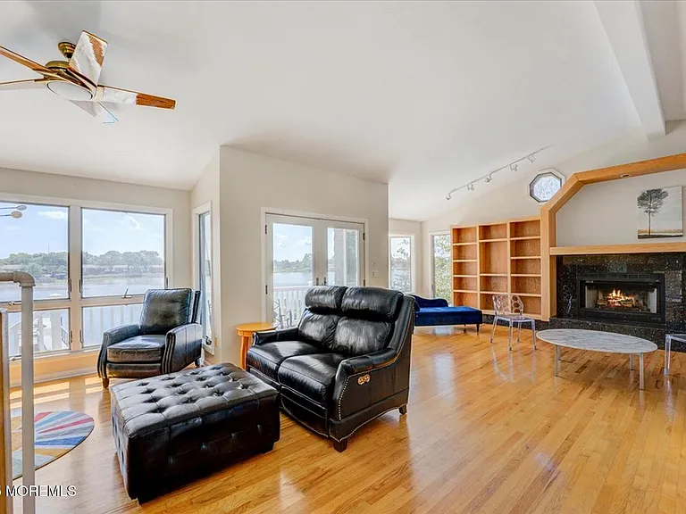 74 Seneca Pl — Photo 25