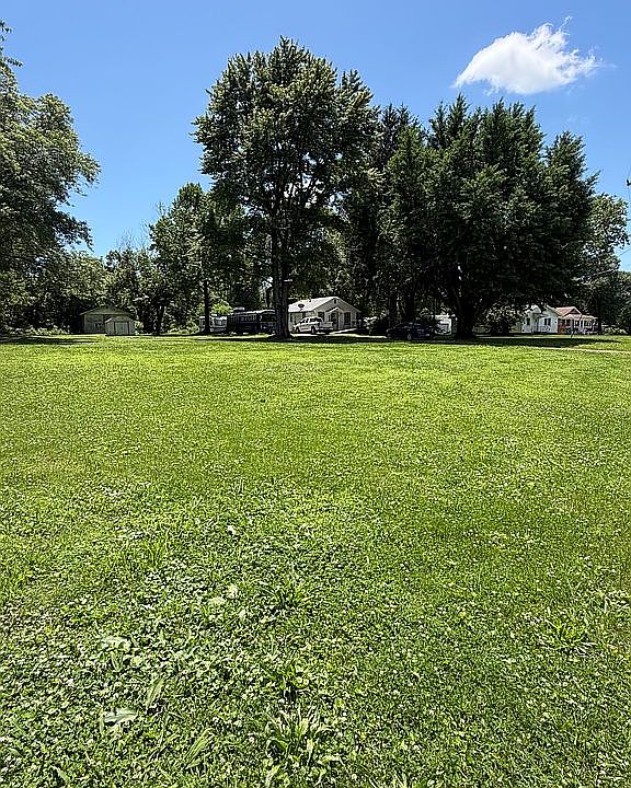 1st image of 1036 Hollywood Hgts Rd